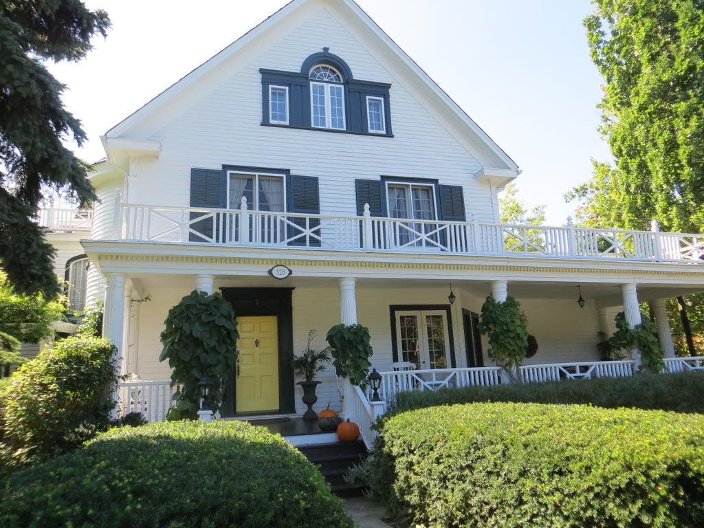 Lakewinds Country Manor Bed & Breakfast Niagara-on-the-Lake ภายนอก รูปภาพ