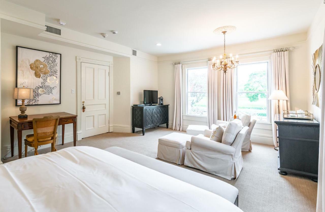 Lakewinds Country Manor Bed & Breakfast Niagara-on-the-Lake ภายนอก รูปภาพ