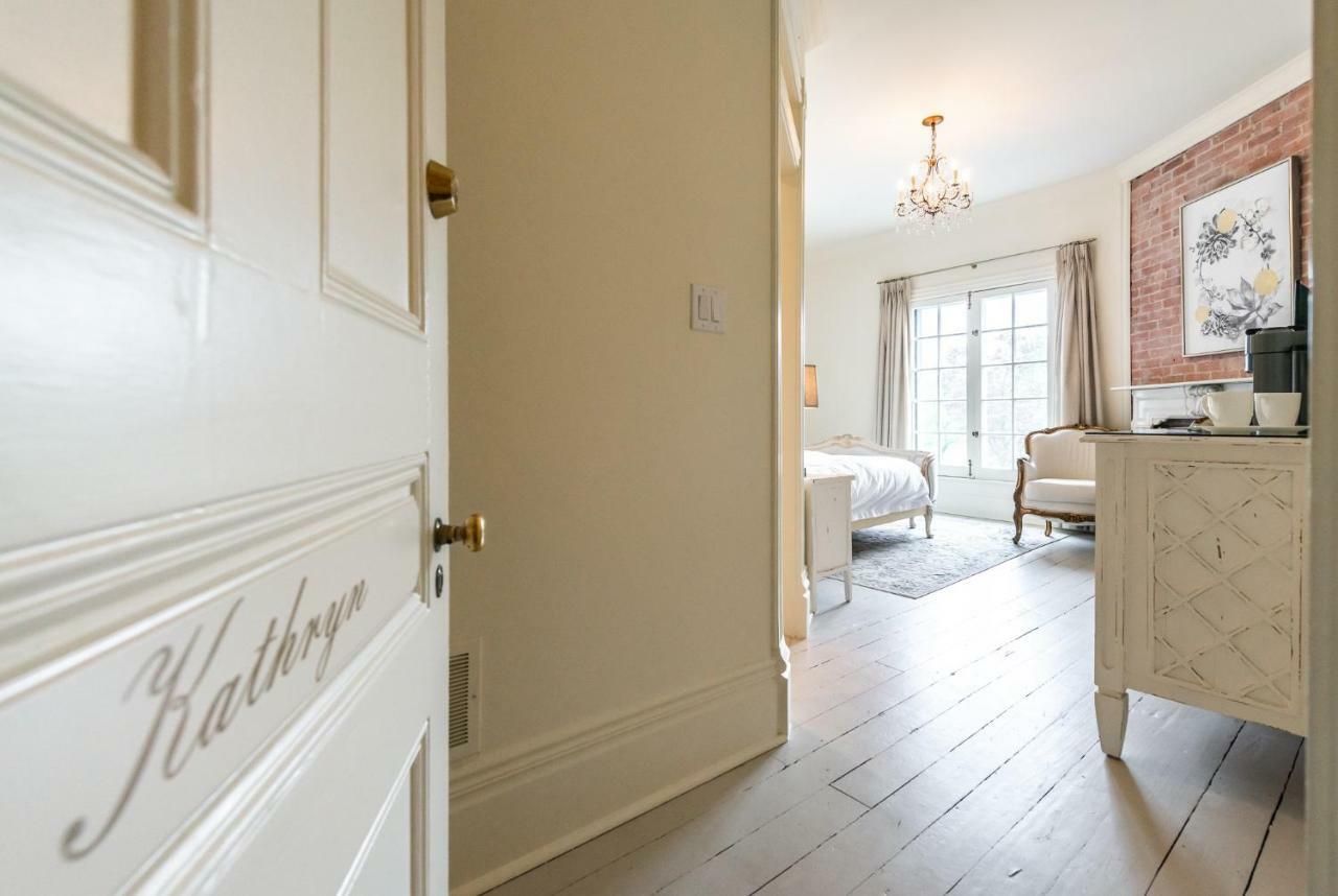 Lakewinds Country Manor Bed & Breakfast Niagara-on-the-Lake ภายนอก รูปภาพ