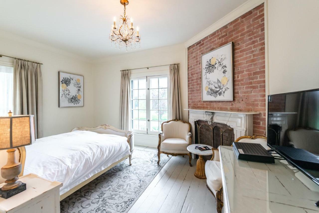Lakewinds Country Manor Bed & Breakfast Niagara-on-the-Lake ภายนอก รูปภาพ
